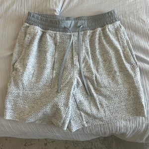 Men’s Lululemon At Ease shorts. Large